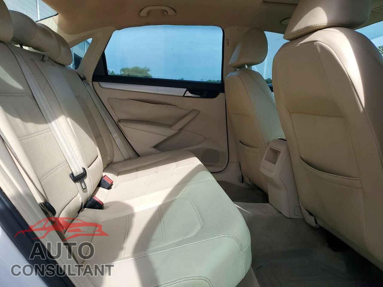 VOLKSWAGEN PASSAT 2012 - 1VWBP7A38CC041949