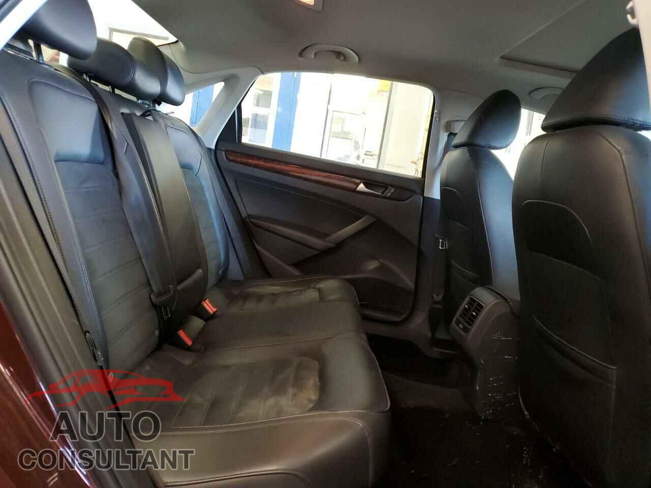 VOLKSWAGEN PASSAT 2013 - 1VWCP7A38DC052343