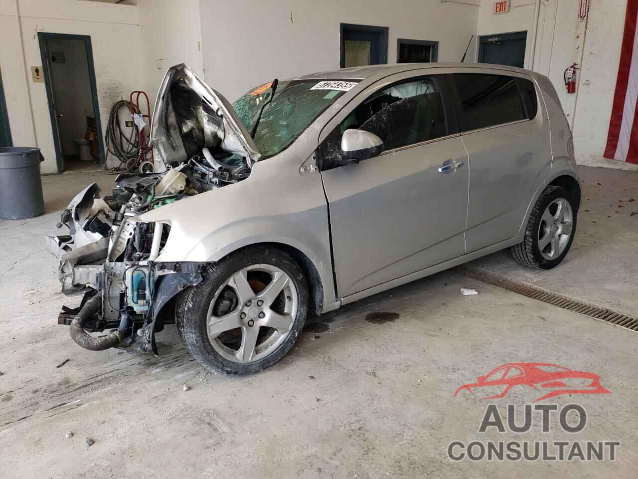 CHEVROLET SONIC 2014 - 1G1JE6SB2E4200345