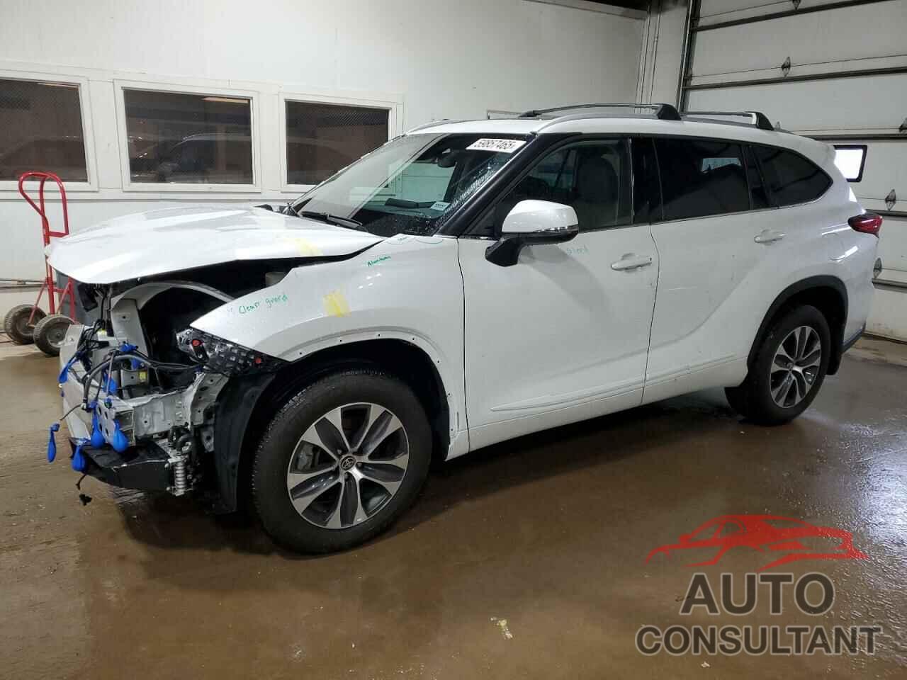 TOYOTA HIGHLANDER 2022 - 5TDGZRBH8NS246018
