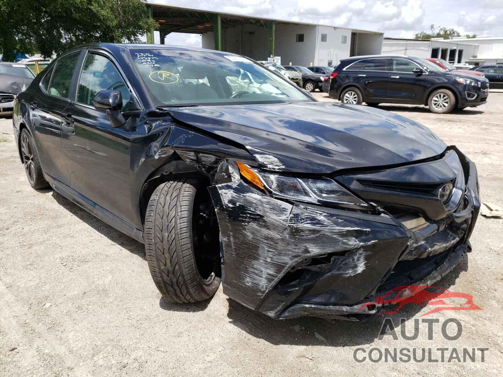 TOYOTA CAMRY 2018 - 4T1B11HK8JU091221