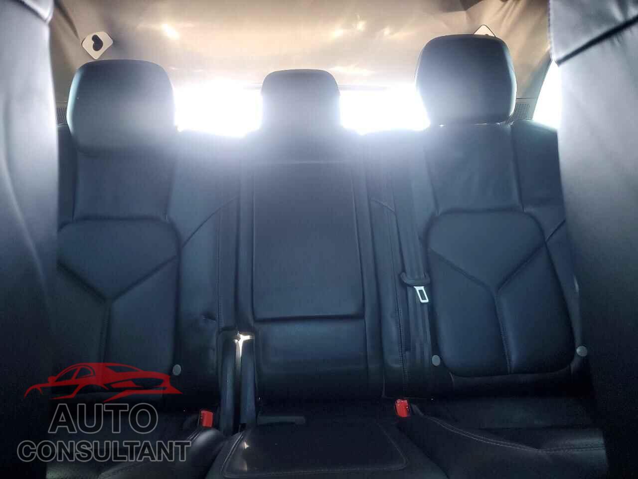PORSCHE CAYENNE 2012 - WP1AA2A24CLA02624