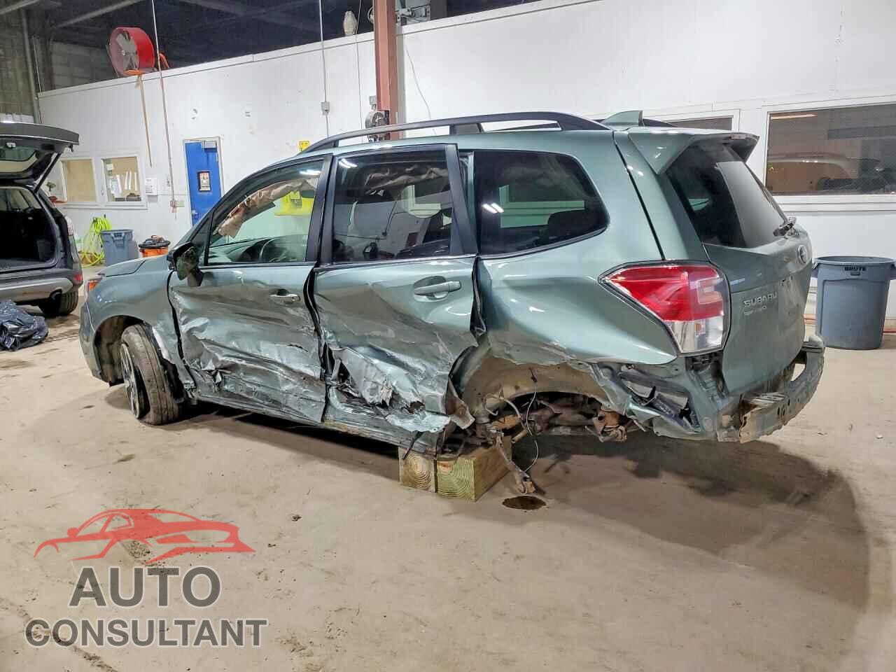 SUBARU FORESTER 2017 - JF2SJAEC2HH435843