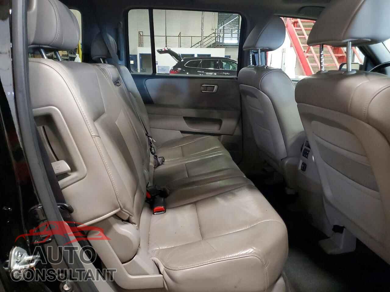 HONDA PILOT 2011 - 5FNYF4H50BB012193