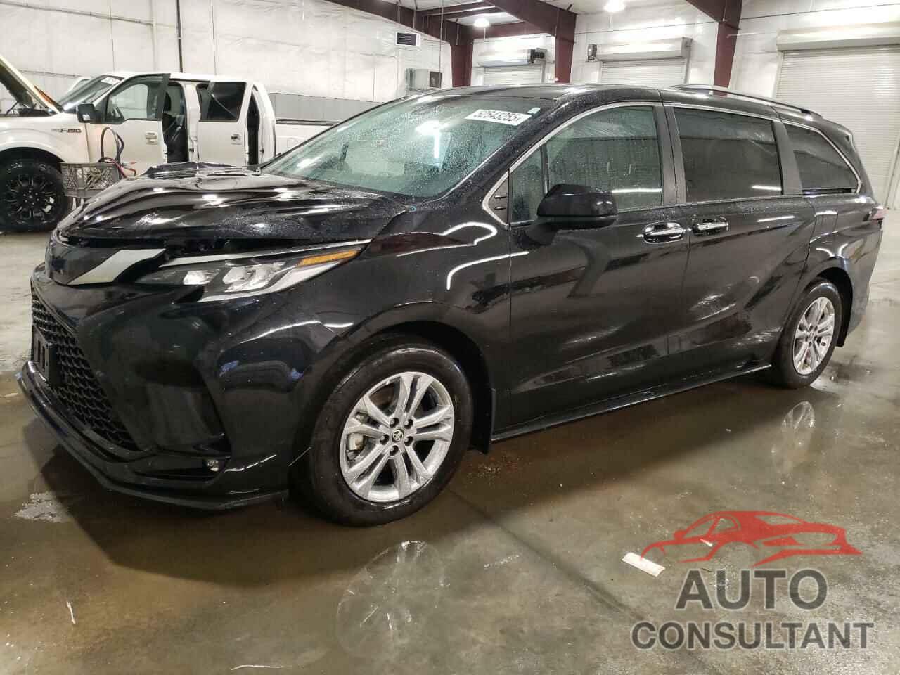 TOYOTA SIENNA 2023 - 5TDDSKFC6PS098273
