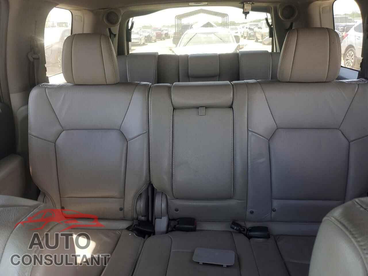 HONDA PILOT 2015 - 5FNYF4H90FB041105