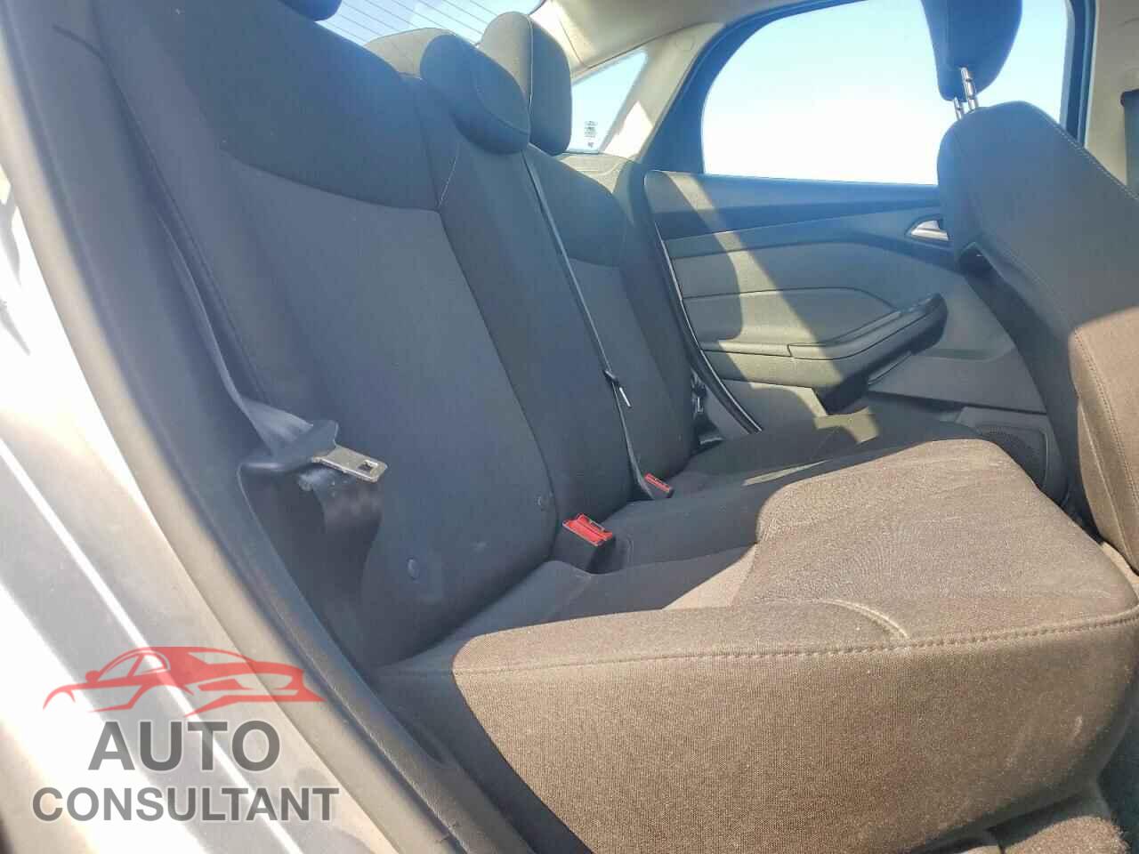FORD FOCUS 2018 - 1FADP3F24JL329121