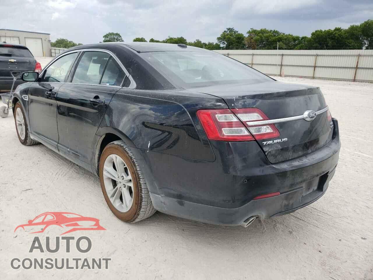 FORD TAURUS 2018 - 1FAHP2E81JG135723