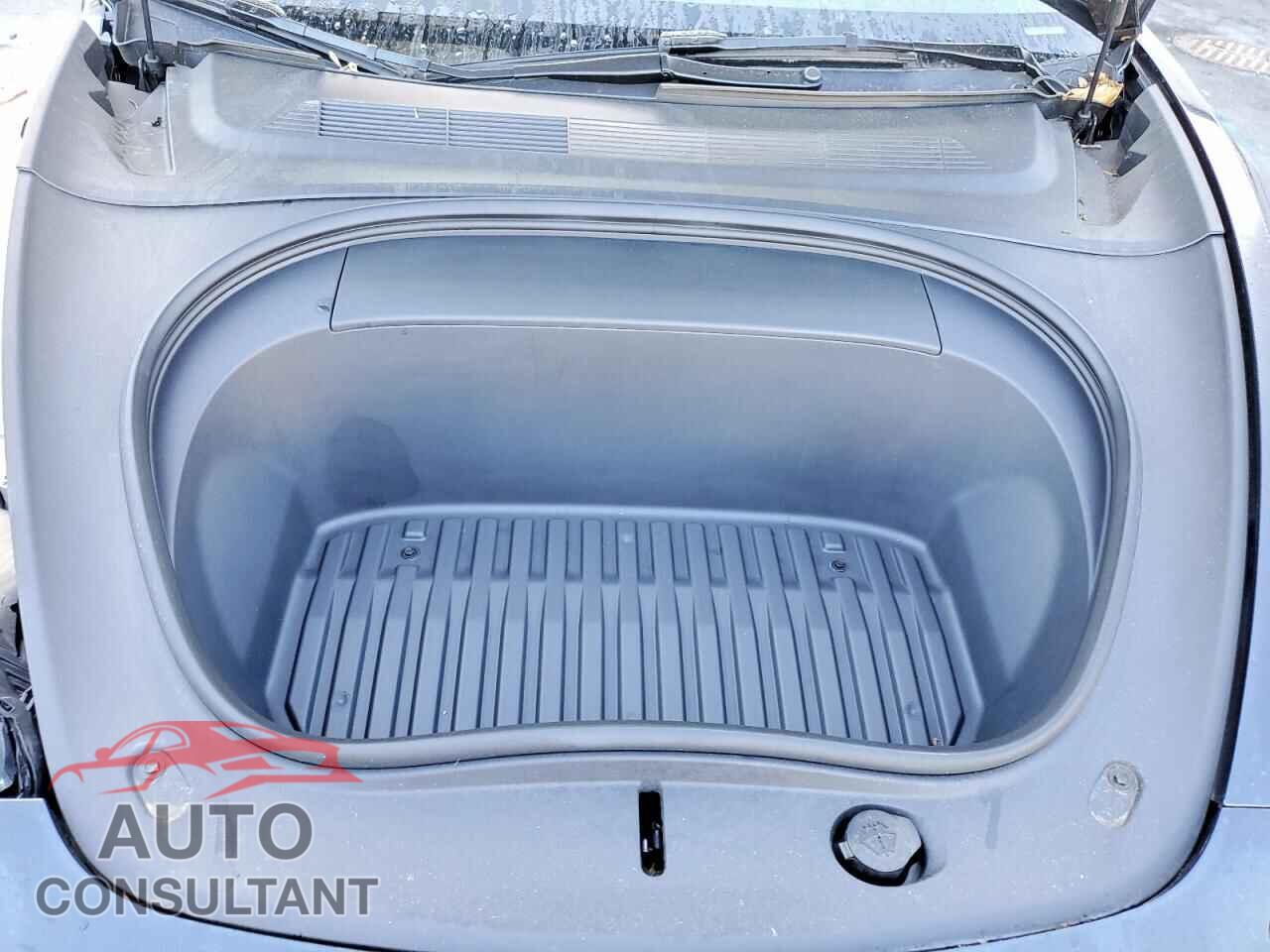 TESLA MODEL 3 2024 - 5YJ3E1EA3RF744129