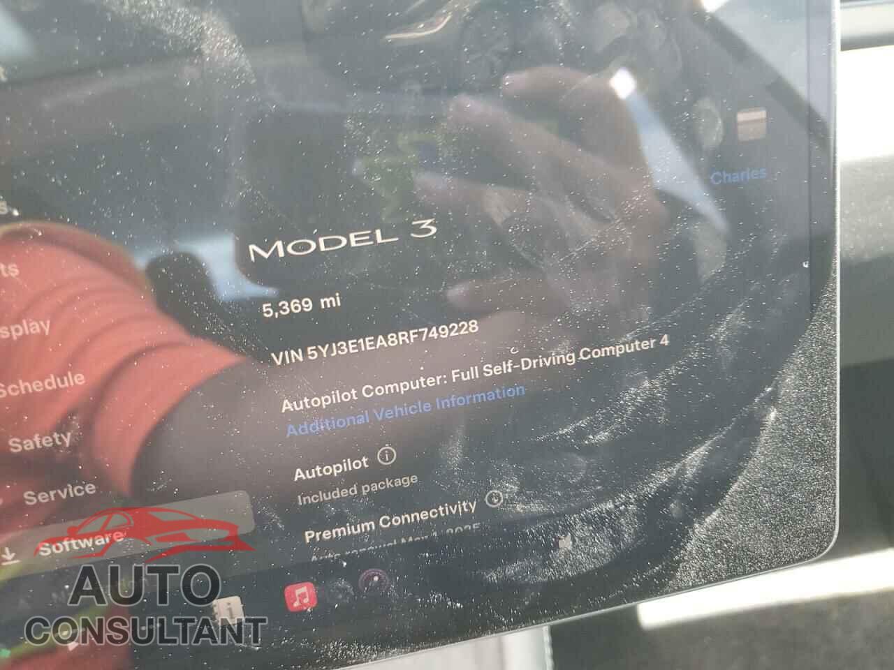TESLA MODEL 3 2024 - 5YJ3E1EA8RF749228