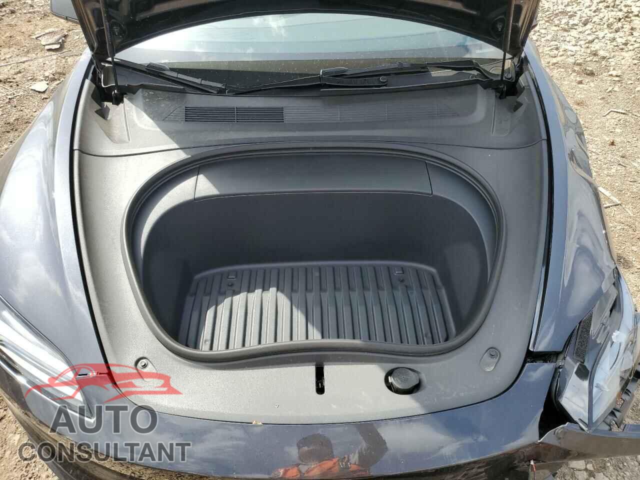TESLA MODEL 3 2024 - 5YJ3E1EB4RF796104