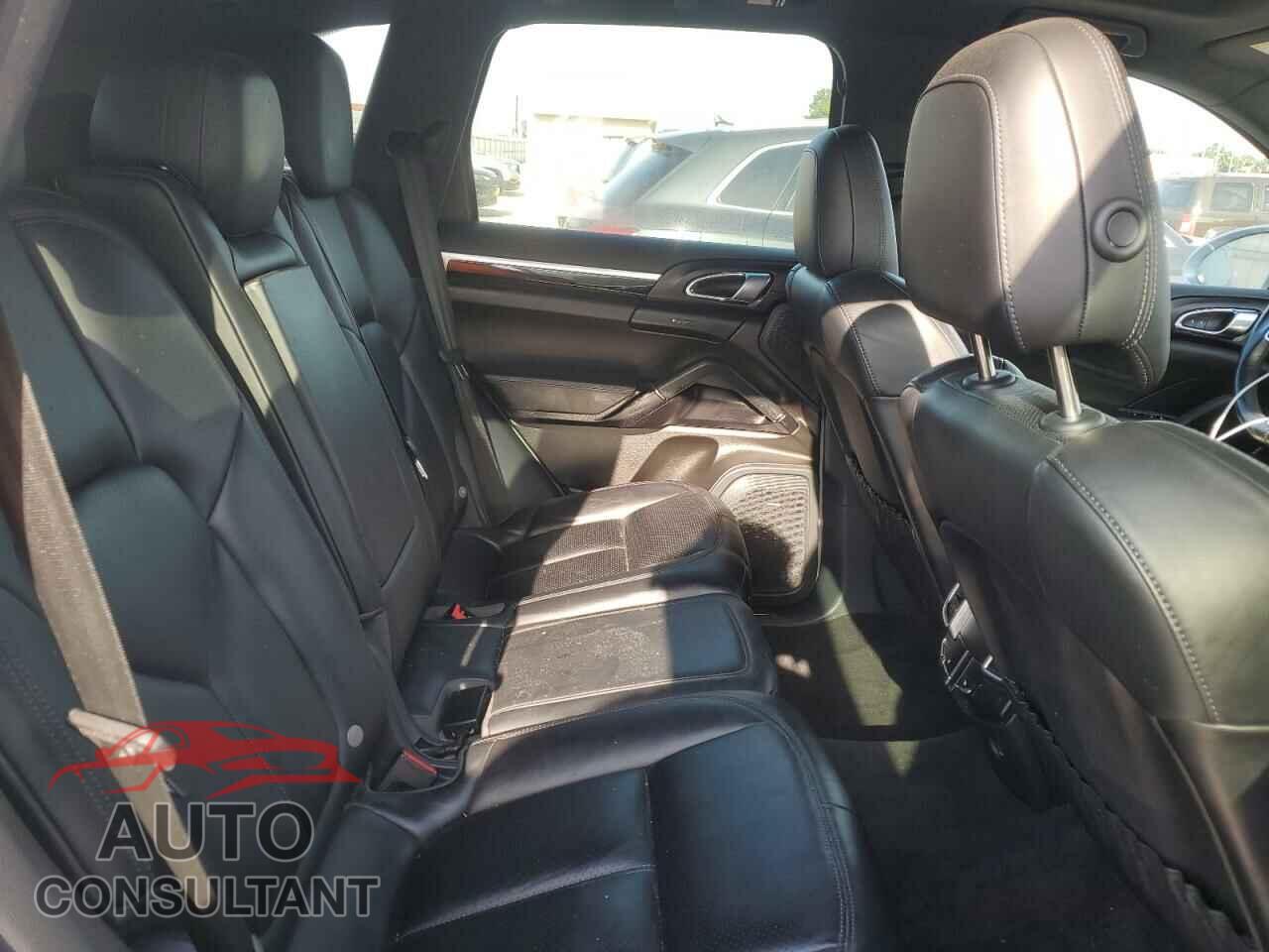 PORSCHE CAYENNE 2018 - WP1AA2A20JKA01179