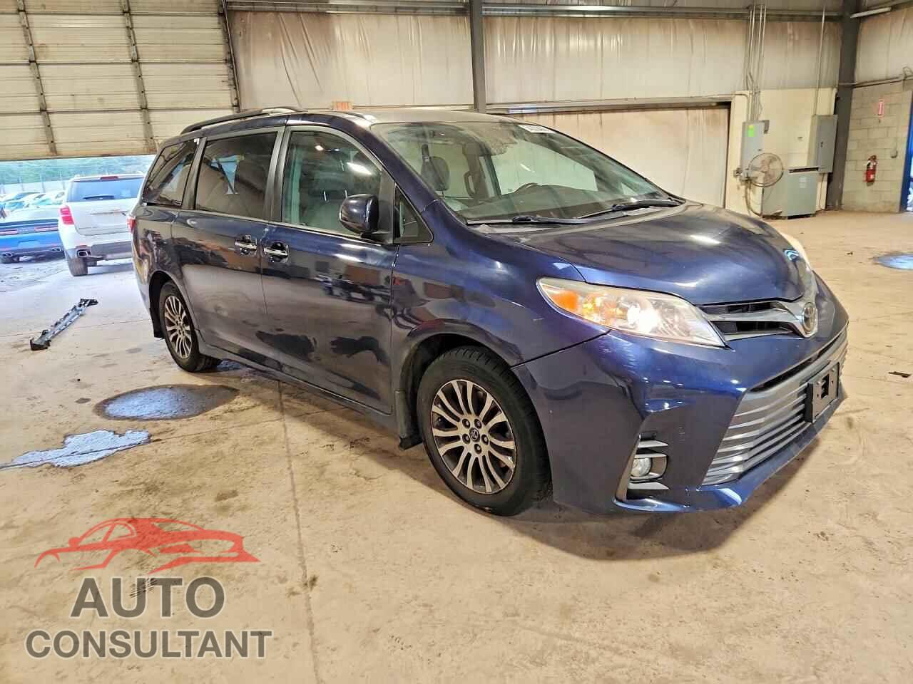 TOYOTA SIENNA 2018 - 5TDYZ3DC9JS934400