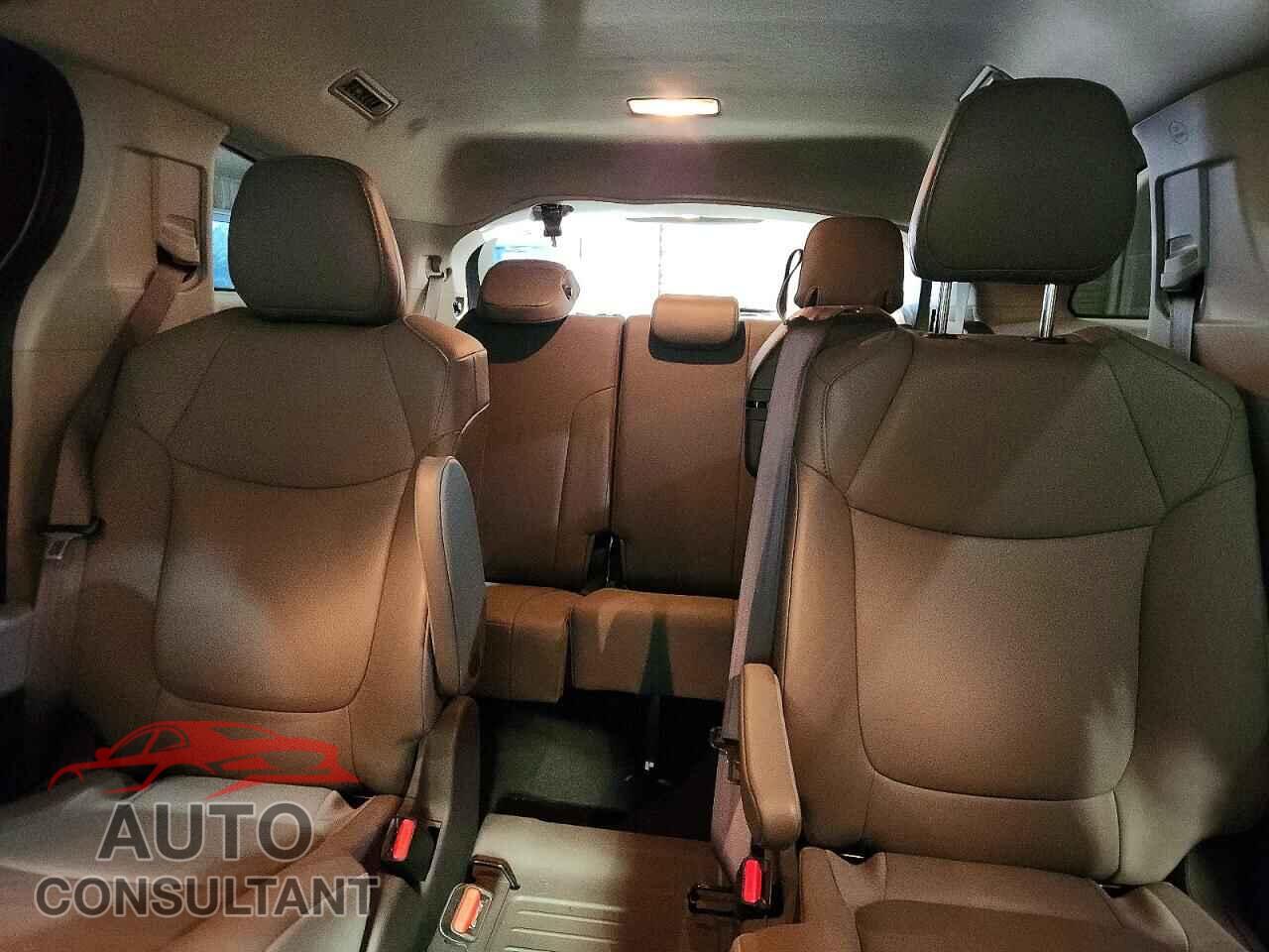 TOYOTA SIENNA 2021 - 5TDYRKEC0MS032330