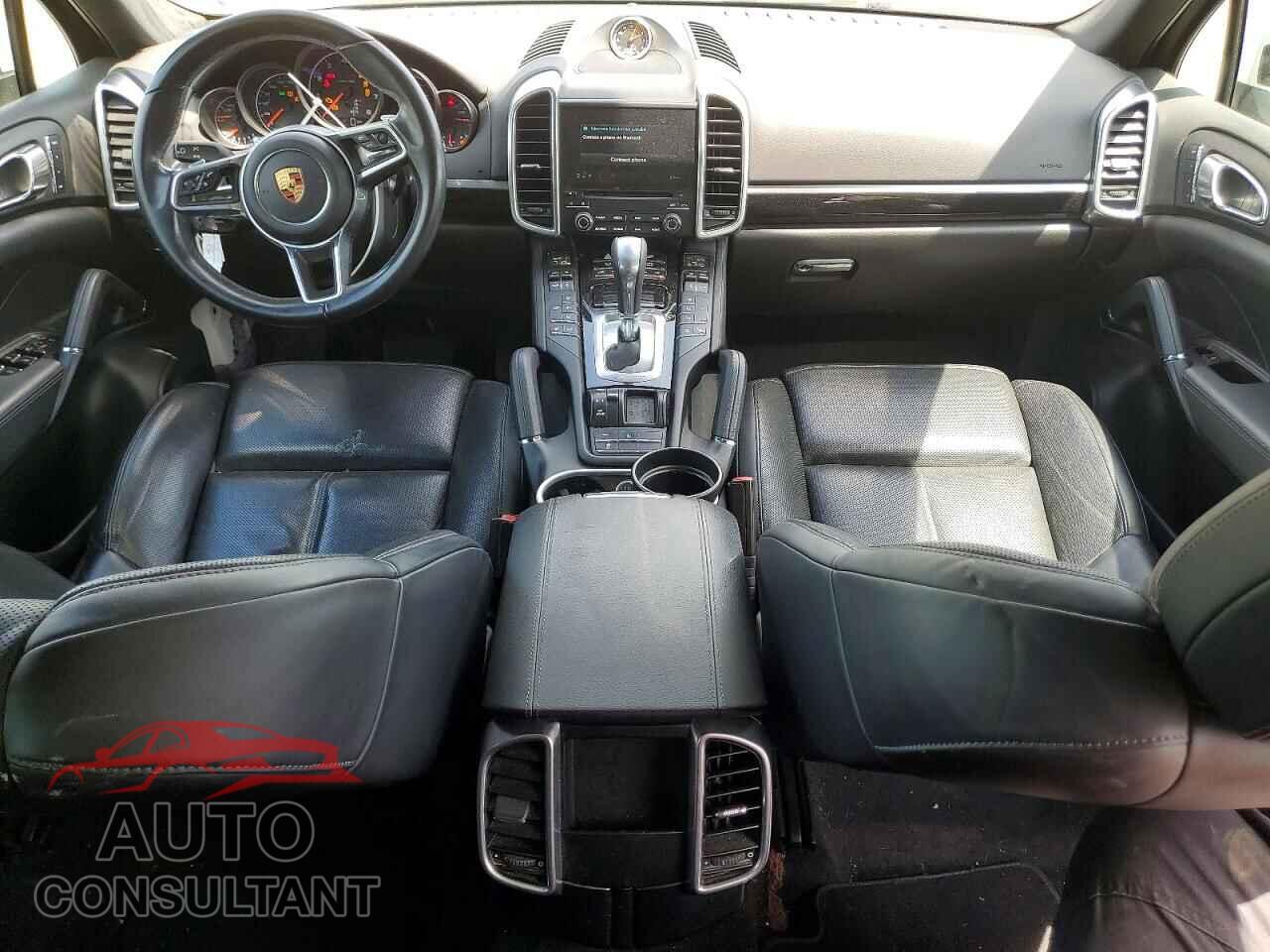 PORSCHE CAYENNE 2017 - WP1AA2A29HKA82659
