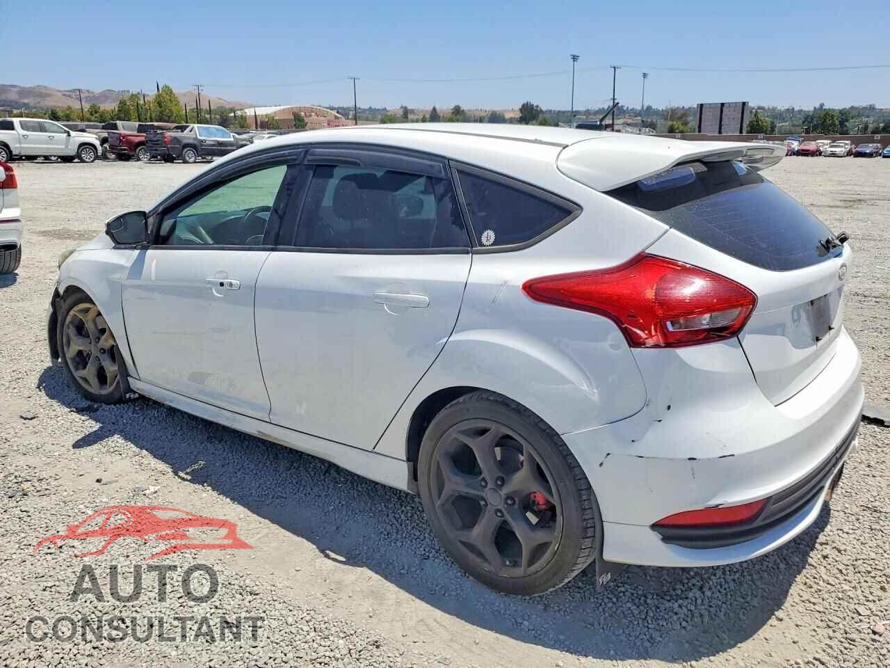 FORD FOCUS 2017 - 1FADP3L93HL245819
