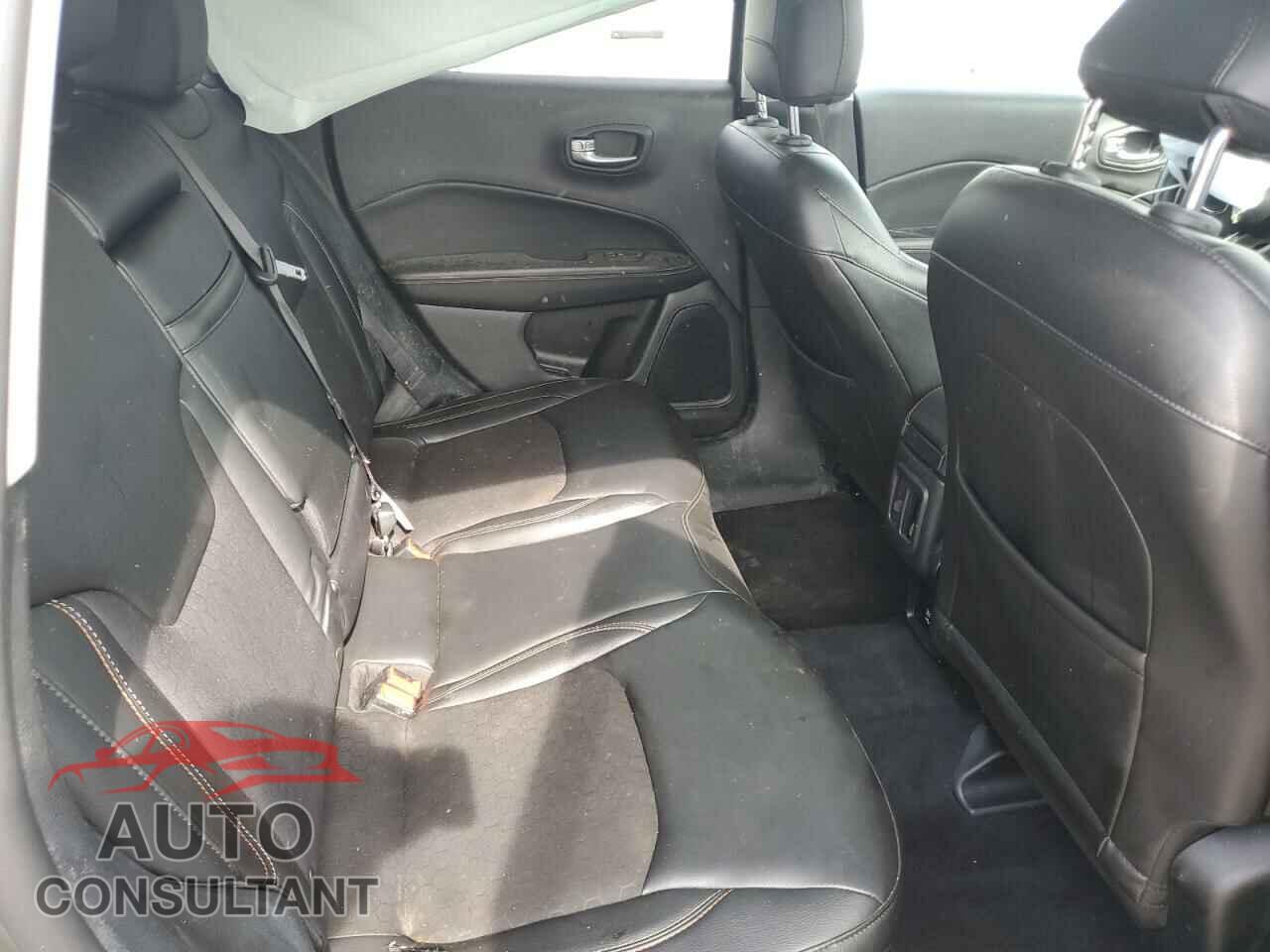 JEEP COMPASS 2018 - 3C4NJCBB7JT303123