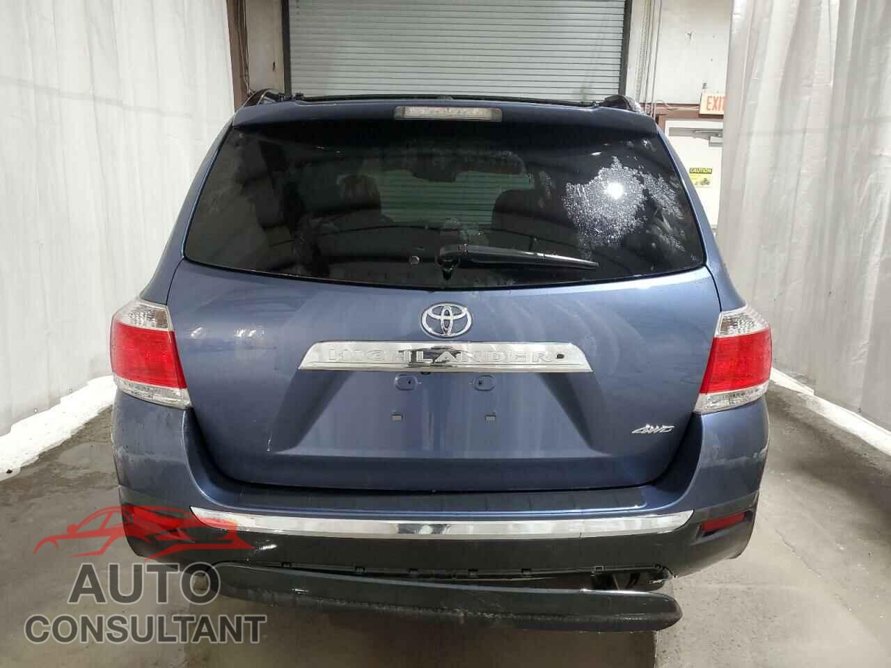 TOYOTA HIGHLANDER 2013 - 5TDBK3EH8DS213039
