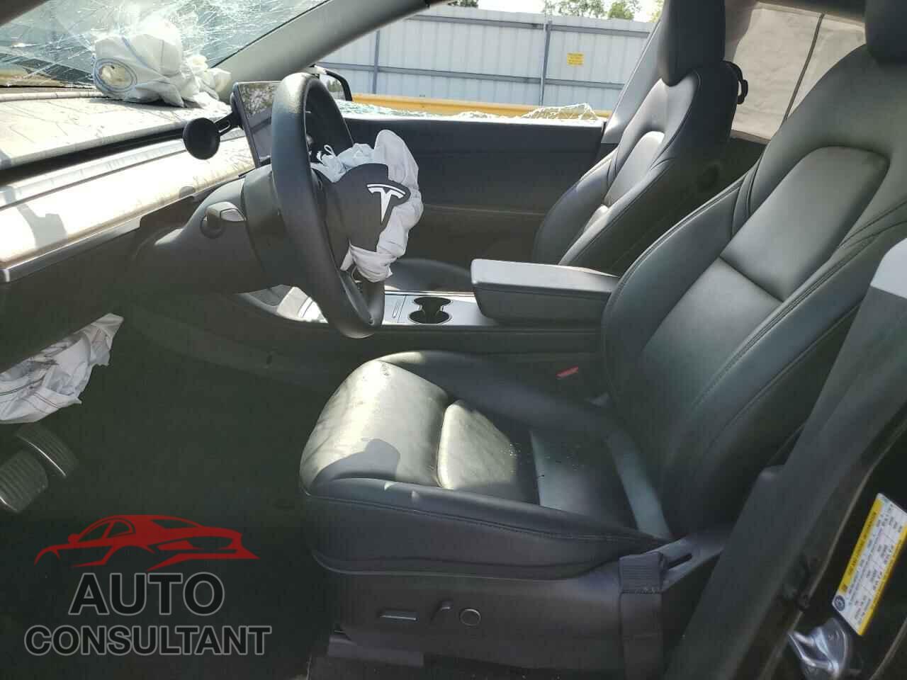 TESLA MODEL Y 2021 - 5YJYGAEE9MF271977