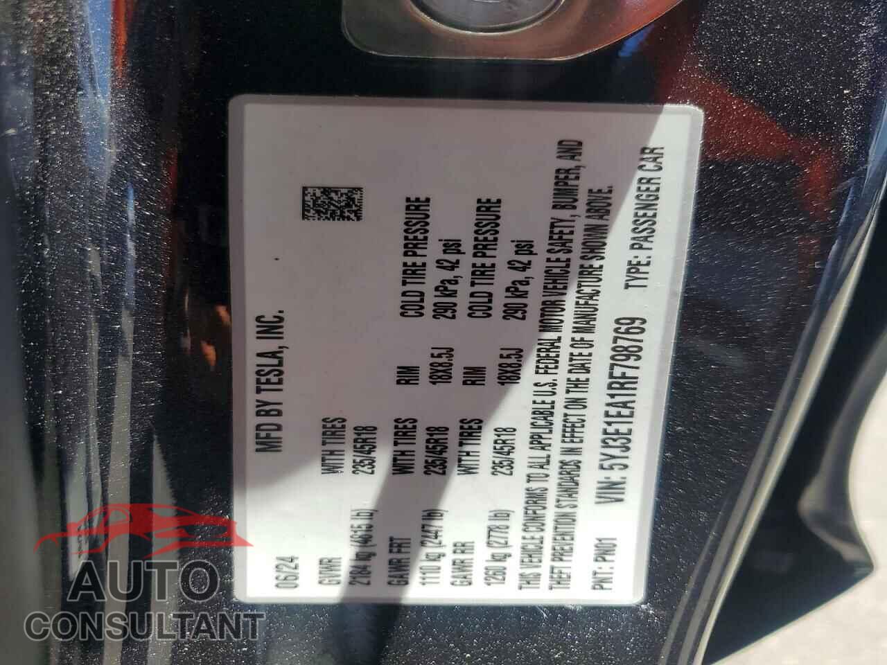TESLA MODEL 3 2024 - 5YJ3E1EA1RF798769