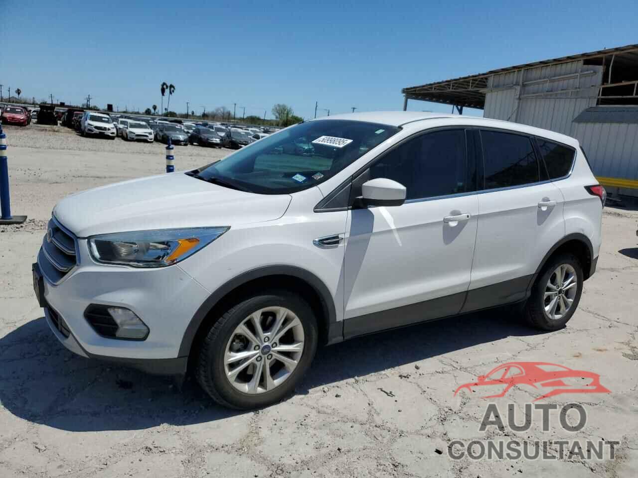 FORD ESCAPE 2017 - 1FMCU0G9XHUC38315