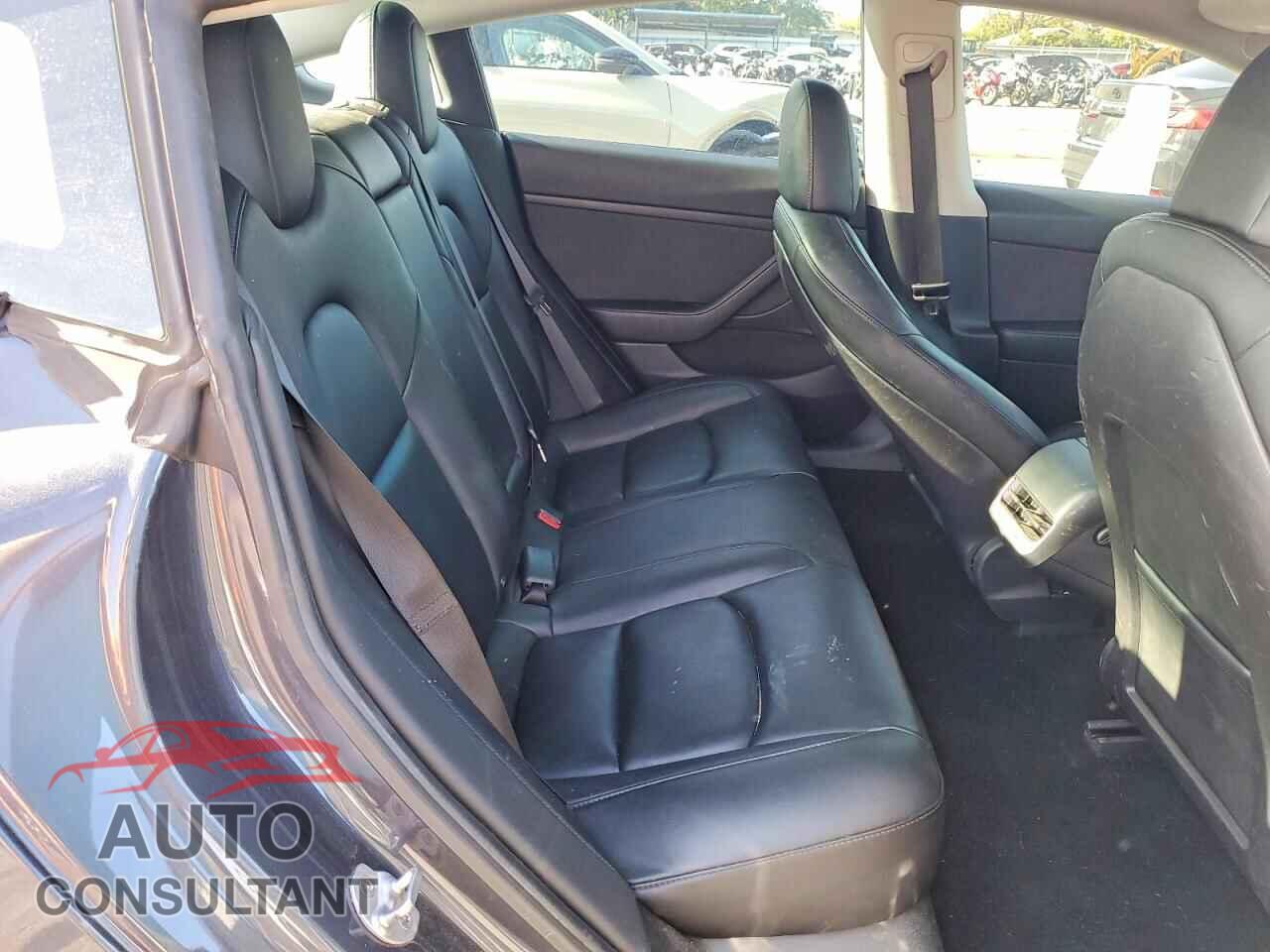 TESLA MODEL 3 2021 - 5YJ3E1EC0MF077871