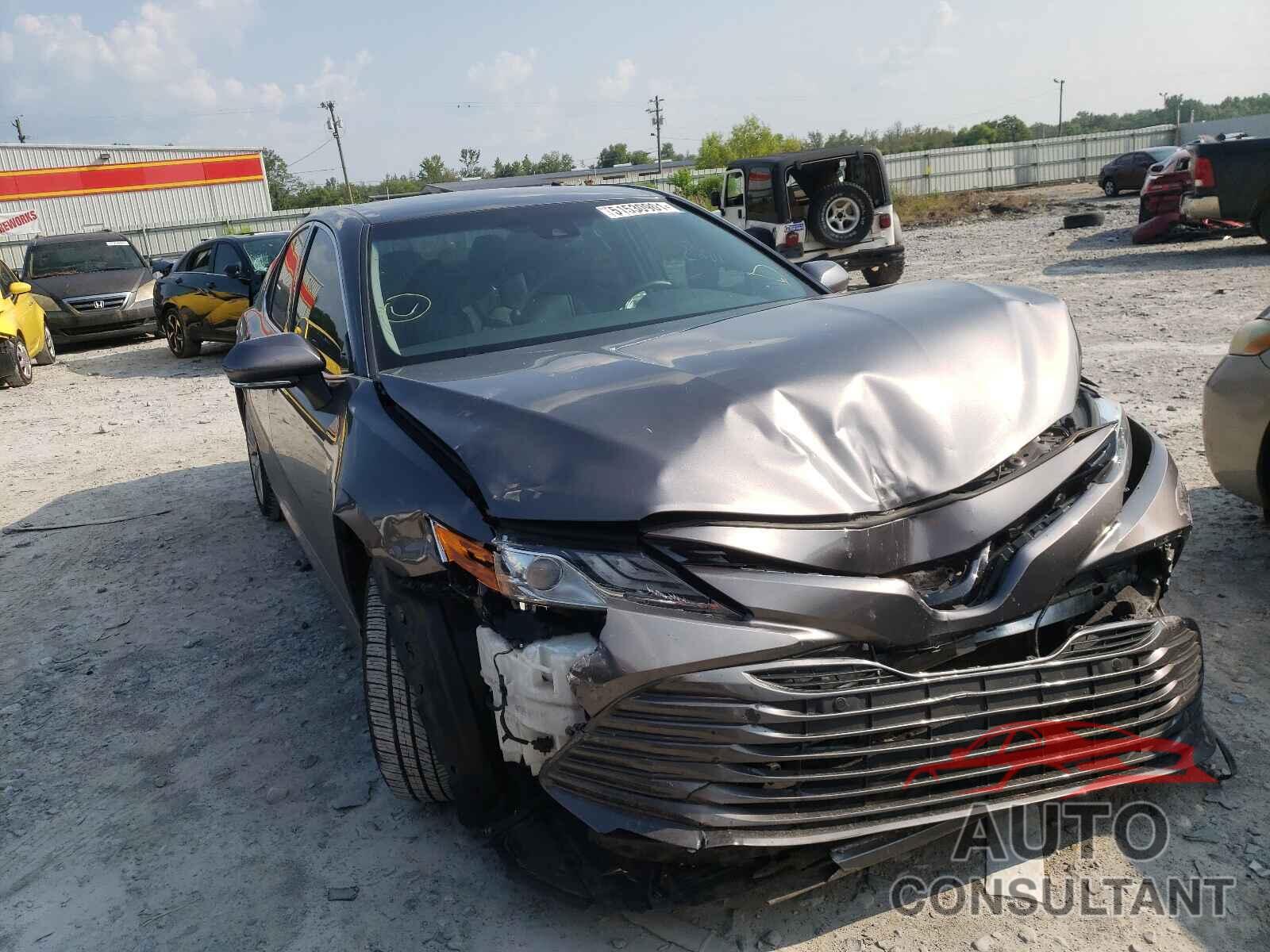 TOYOTA CAMRY 2018 - 4T1B11HK8JU046134