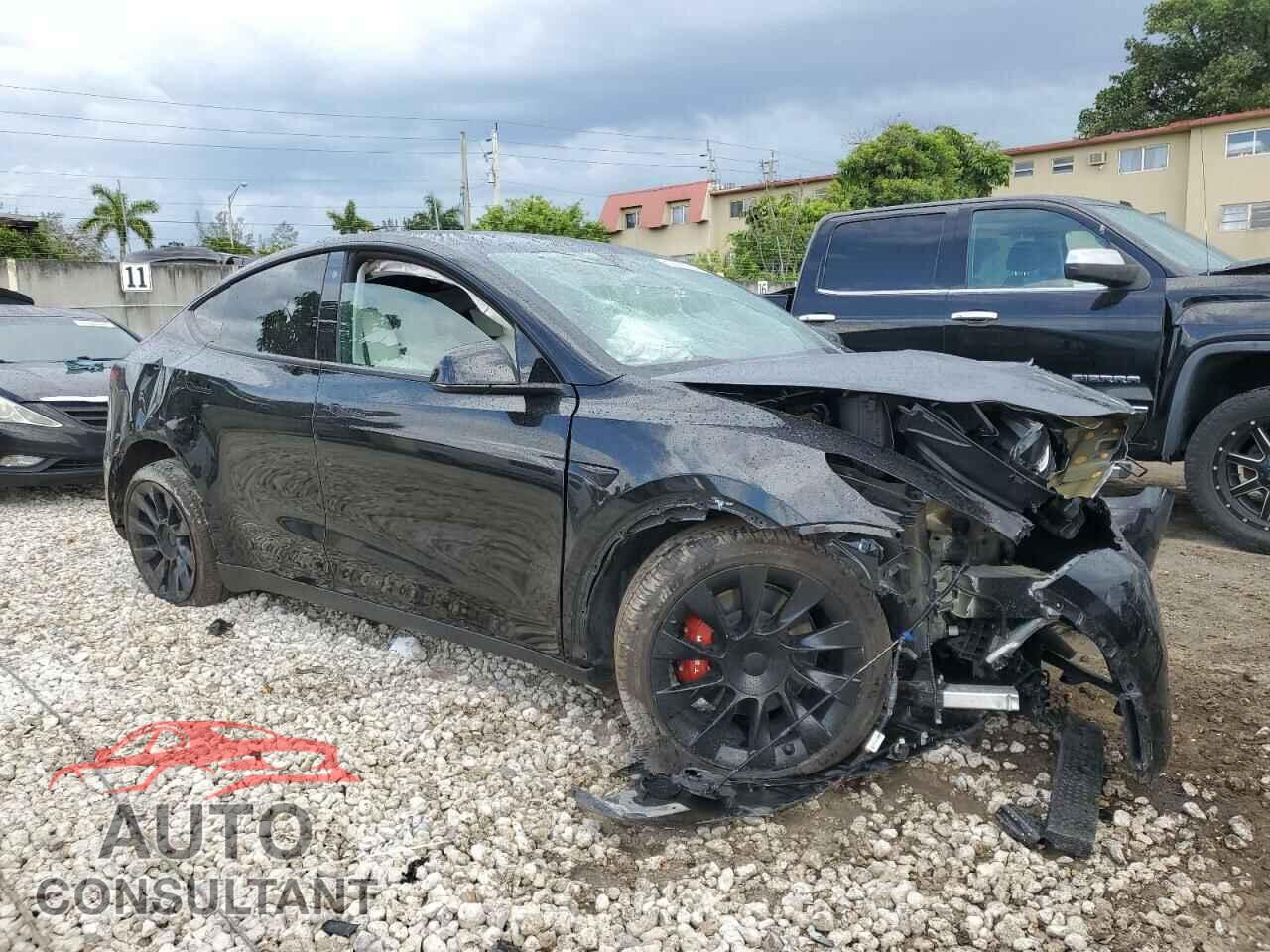 TESLA MODEL Y 2021 - 5YJYGDEE2MF240894