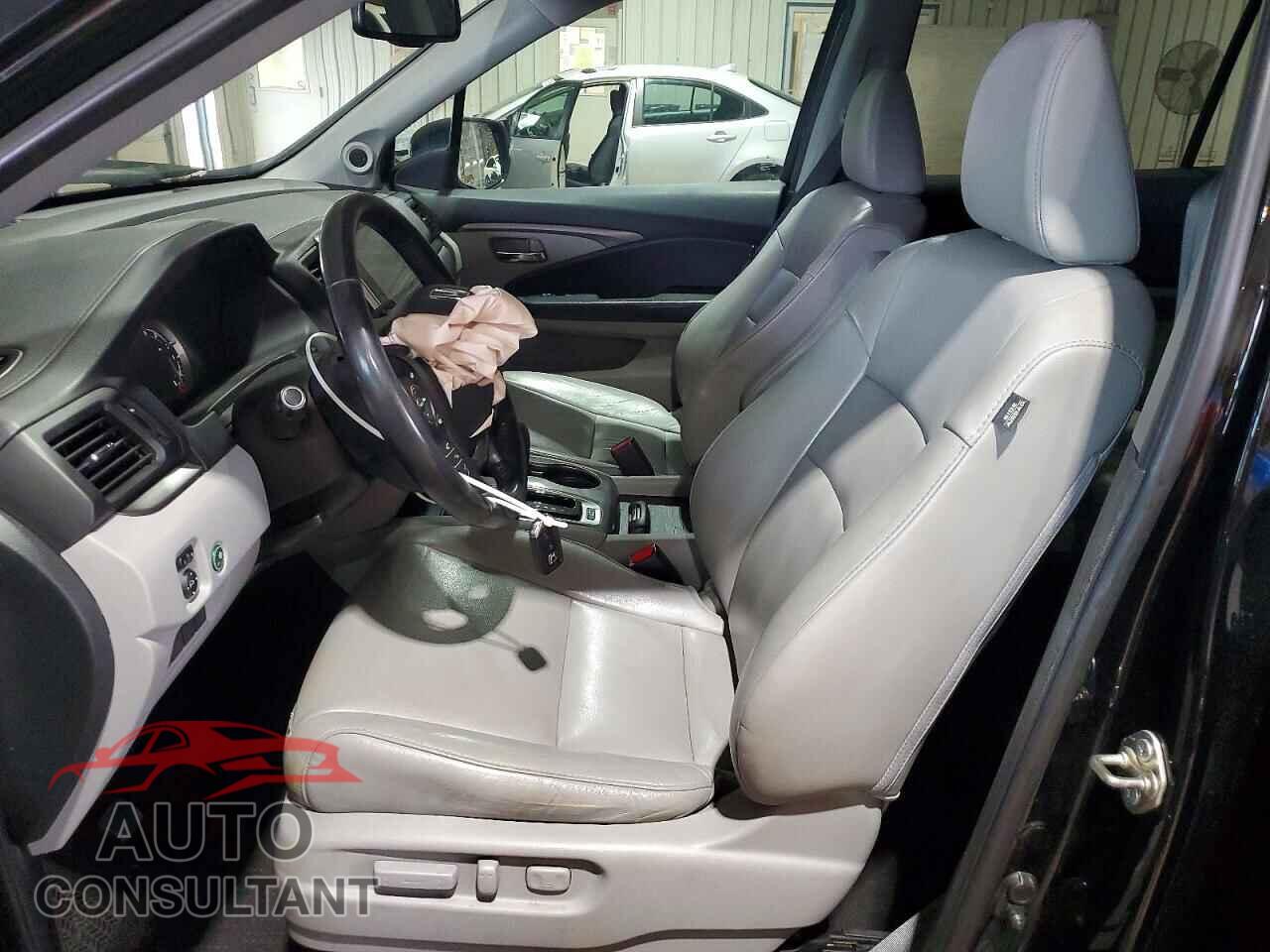 HONDA PILOT 2017 - 5FNYF6H56HB019072
