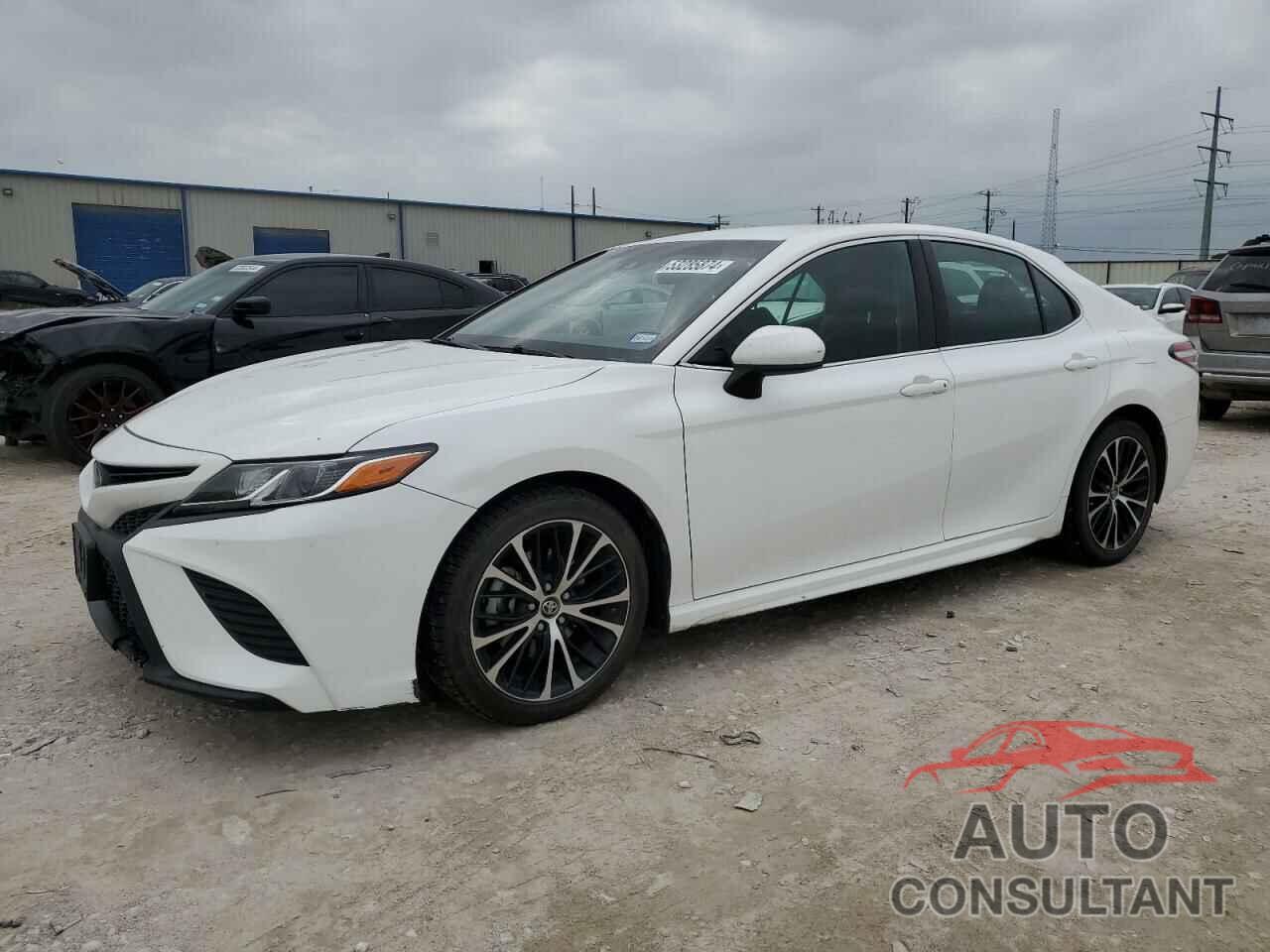 TOYOTA CAMRY 2018 - 4T1B11HK8JU500172