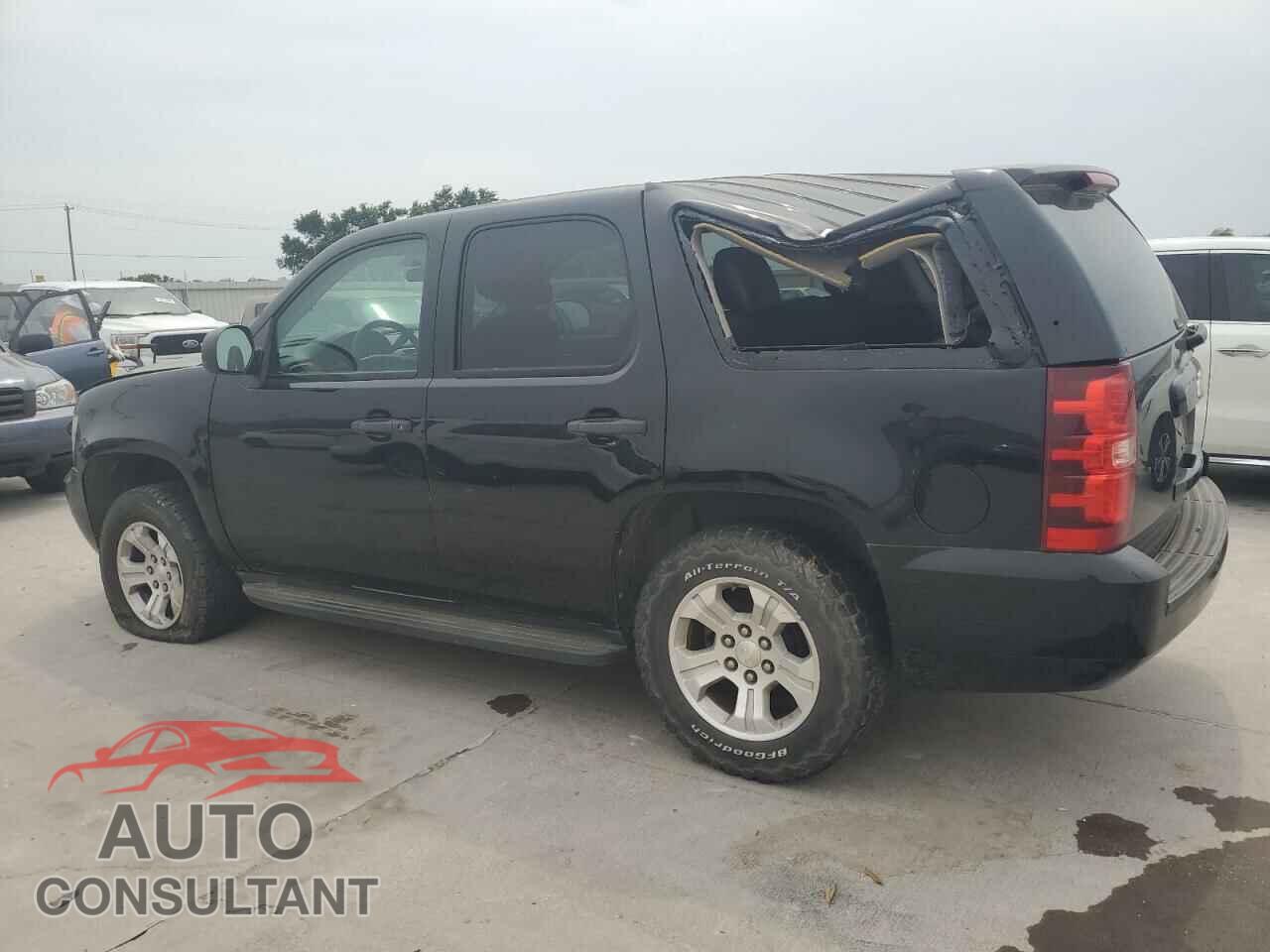 CHEVROLET TAHOE 2013 - 1GNLC2E07DR268061