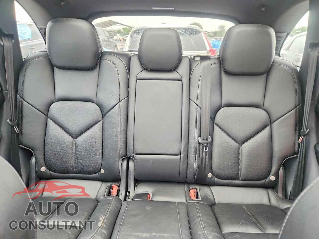 PORSCHE CAYENNE 2016 - WP1AA2A27GKA14181