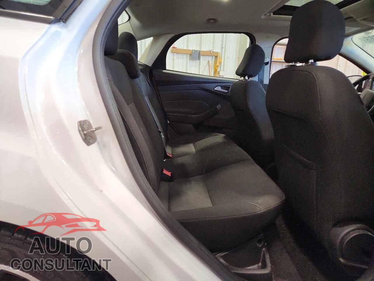 FORD FOCUS 2015 - 1FADP3F2XFL322830