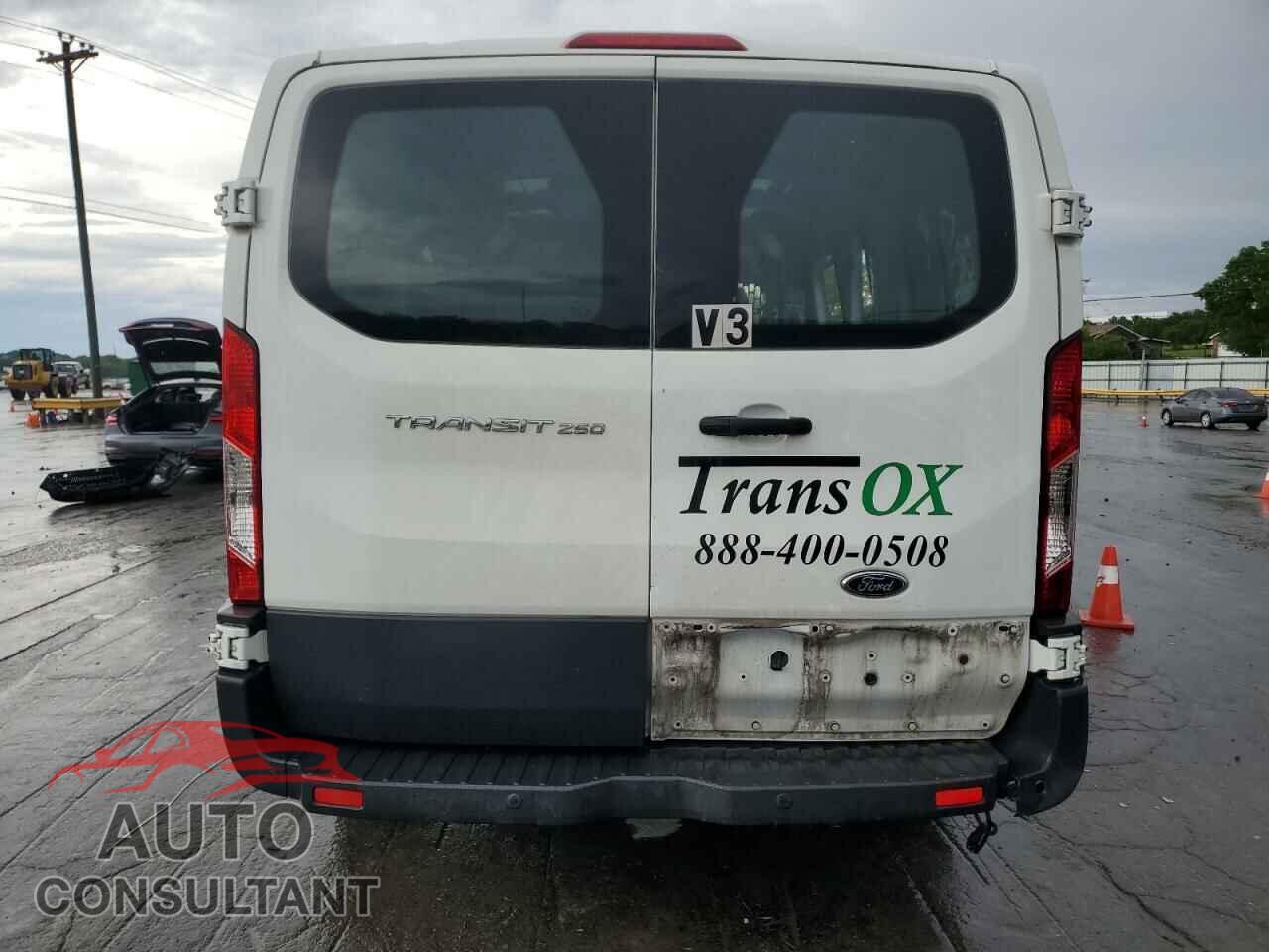 FORD TRANSIT 2017 - 1FTYR1ZM5HKB36970