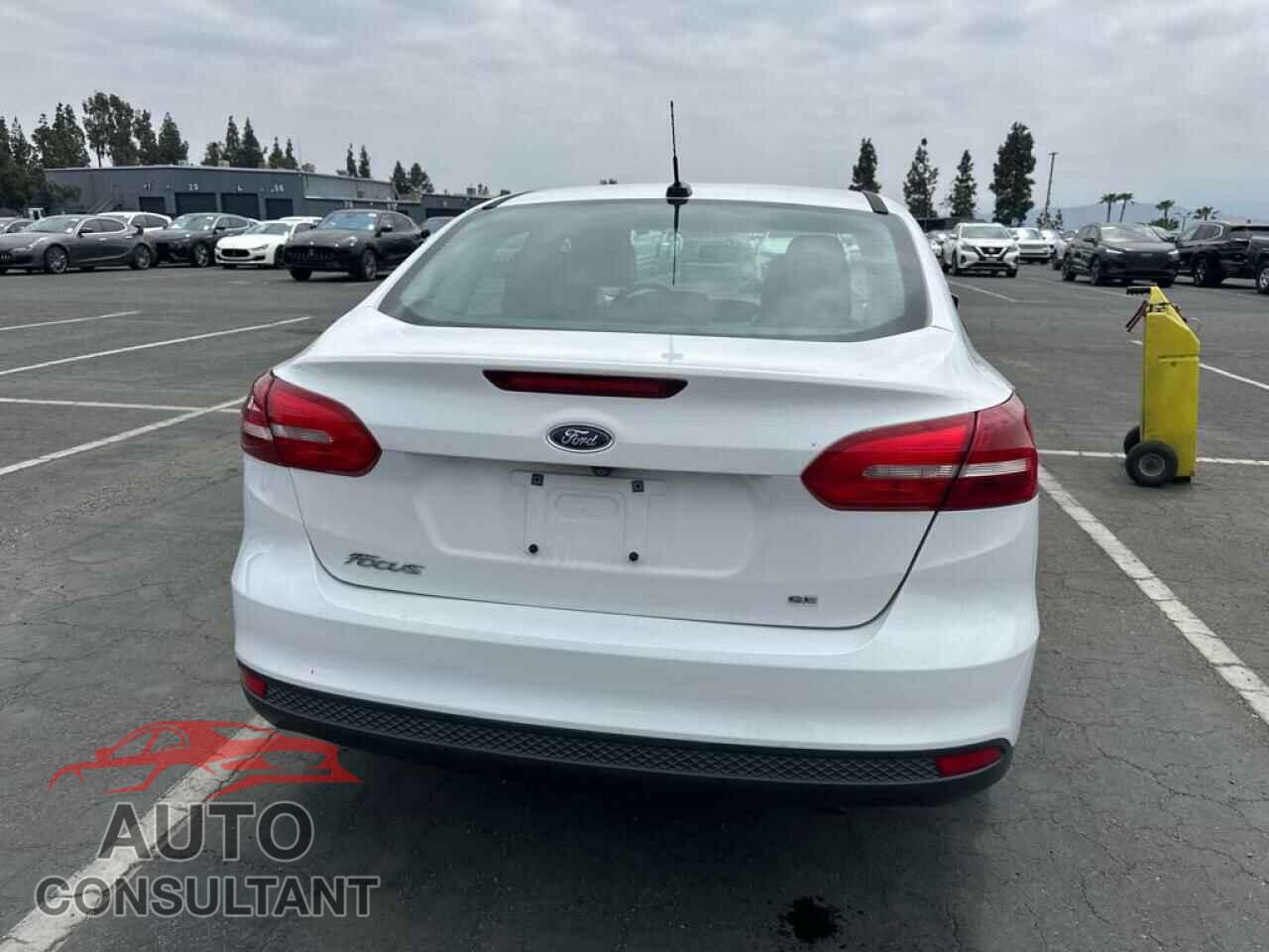 FORD FOCUS 2017 - 1FADP3F24HL271585