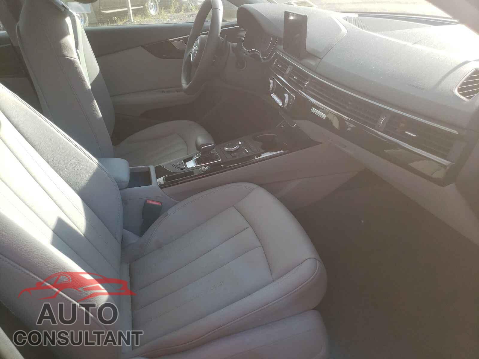 AUDI A4 2019 - WAUDNAF49KN012881