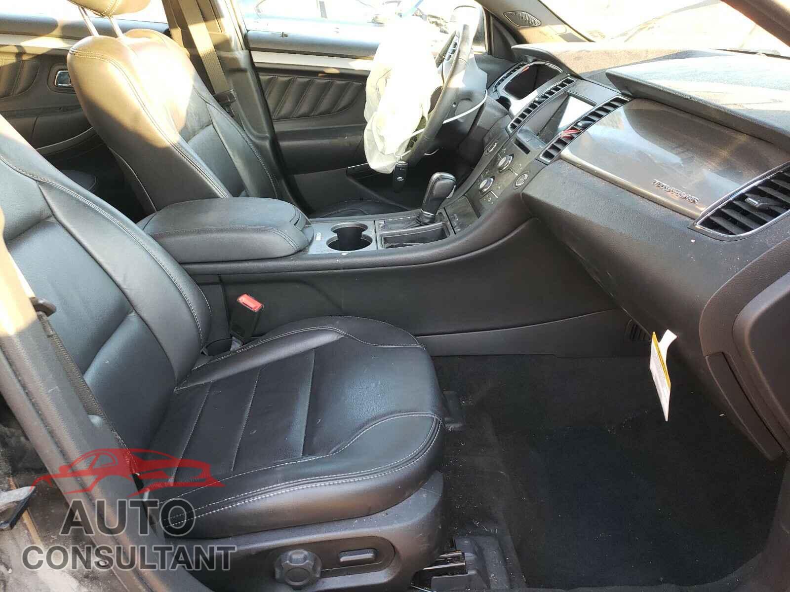 FORD TAURUS 2018 - 1FAHP2E82JG136332