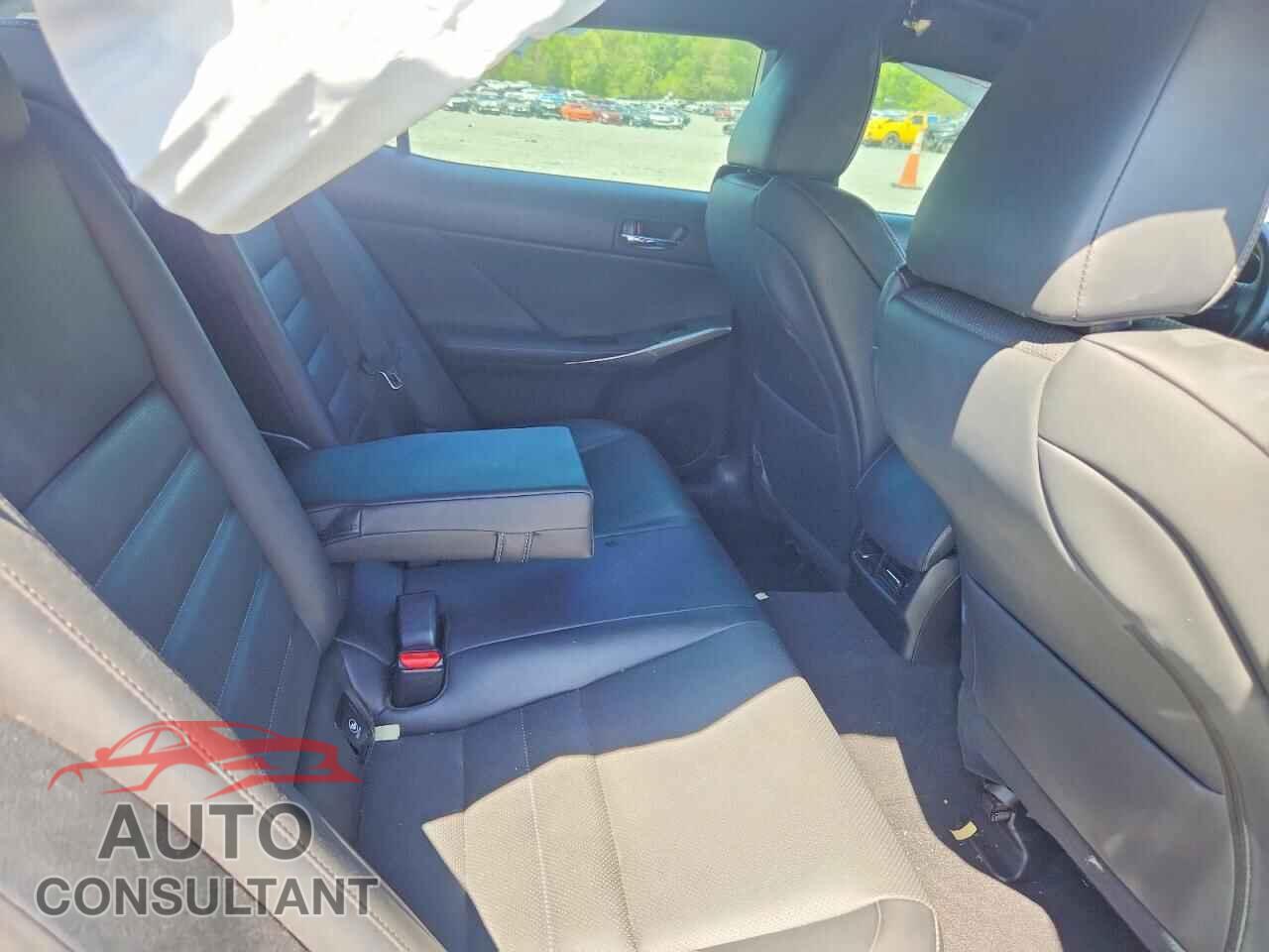 LEXUS IS 2015 - JTHCF1D28F5021816