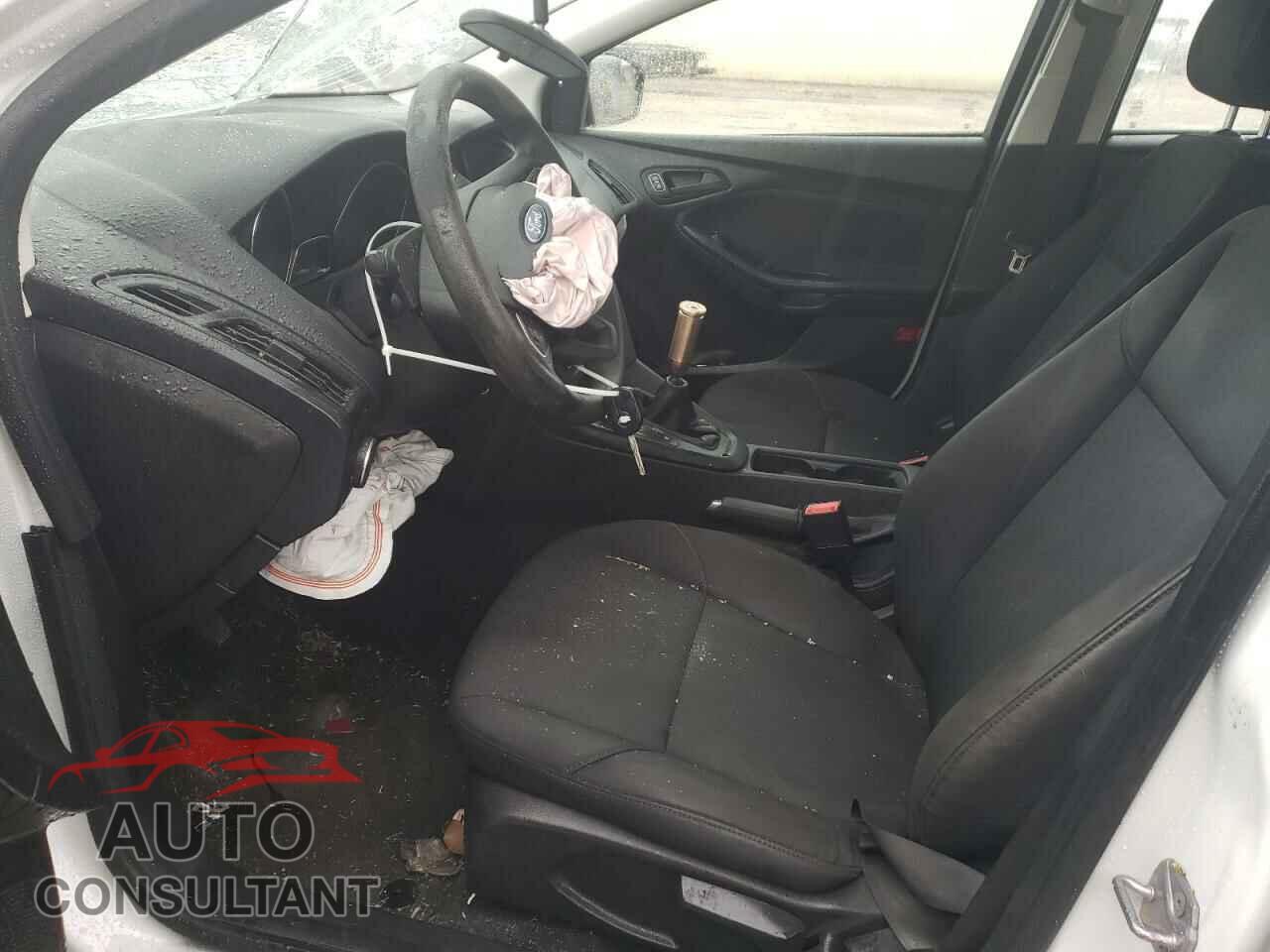 FORD FOCUS 2015 - 1FADP3E26FL338301