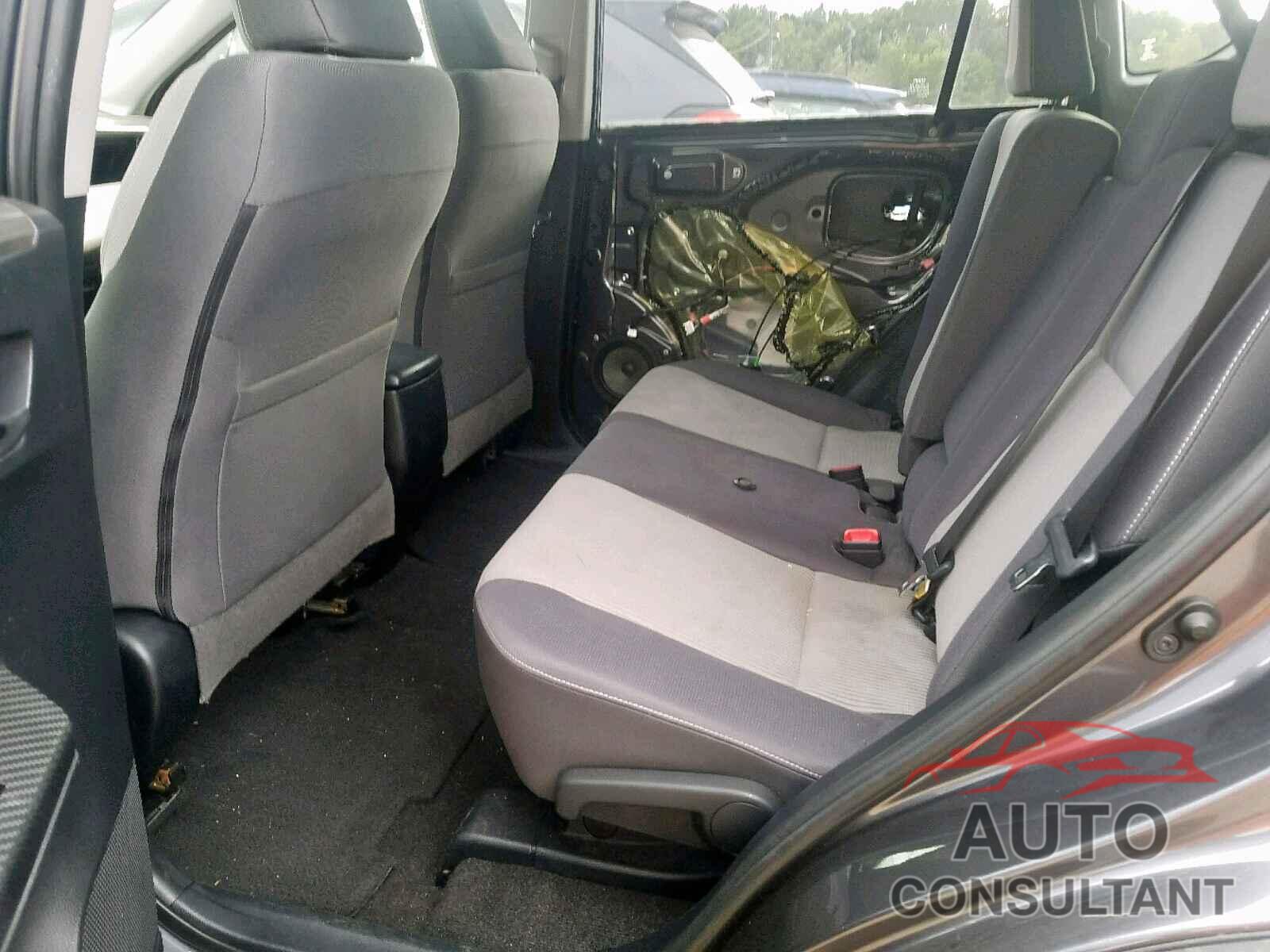 TOYOTA RAV4 XLE 2015 - JTMRFREV5FD103821