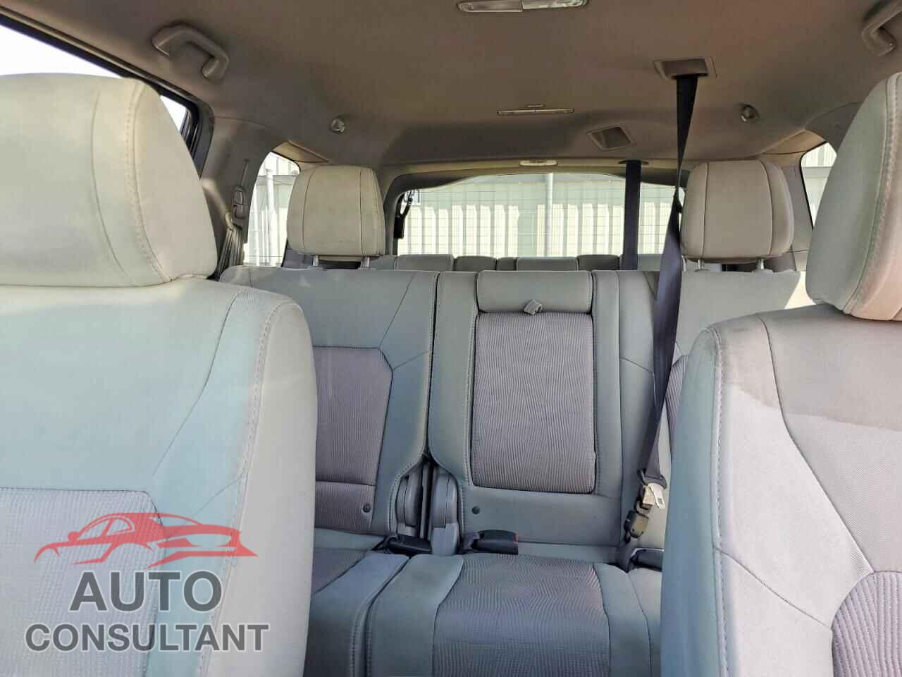 HONDA PILOT 2015 - 5FNYF4H42FB049128