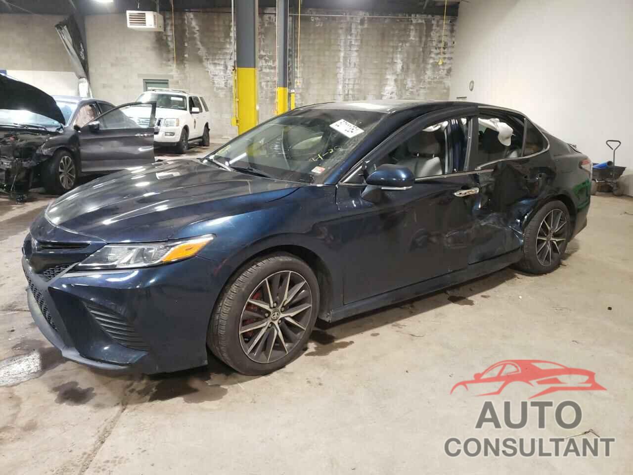 TOYOTA CAMRY 2018 - 4T1B11HK6JU533588