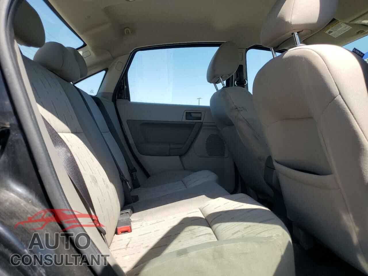 FORD FOCUS 2011 - 1FAHP3FN0BW111446