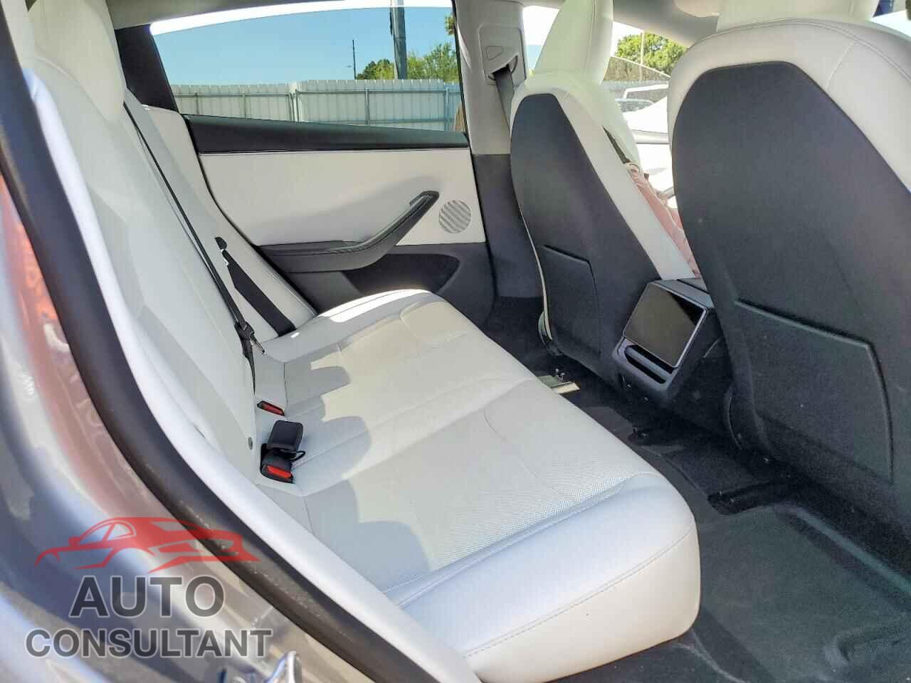 TESLA MODEL 3 2025 - 5YJ3E1EAXSF059700
