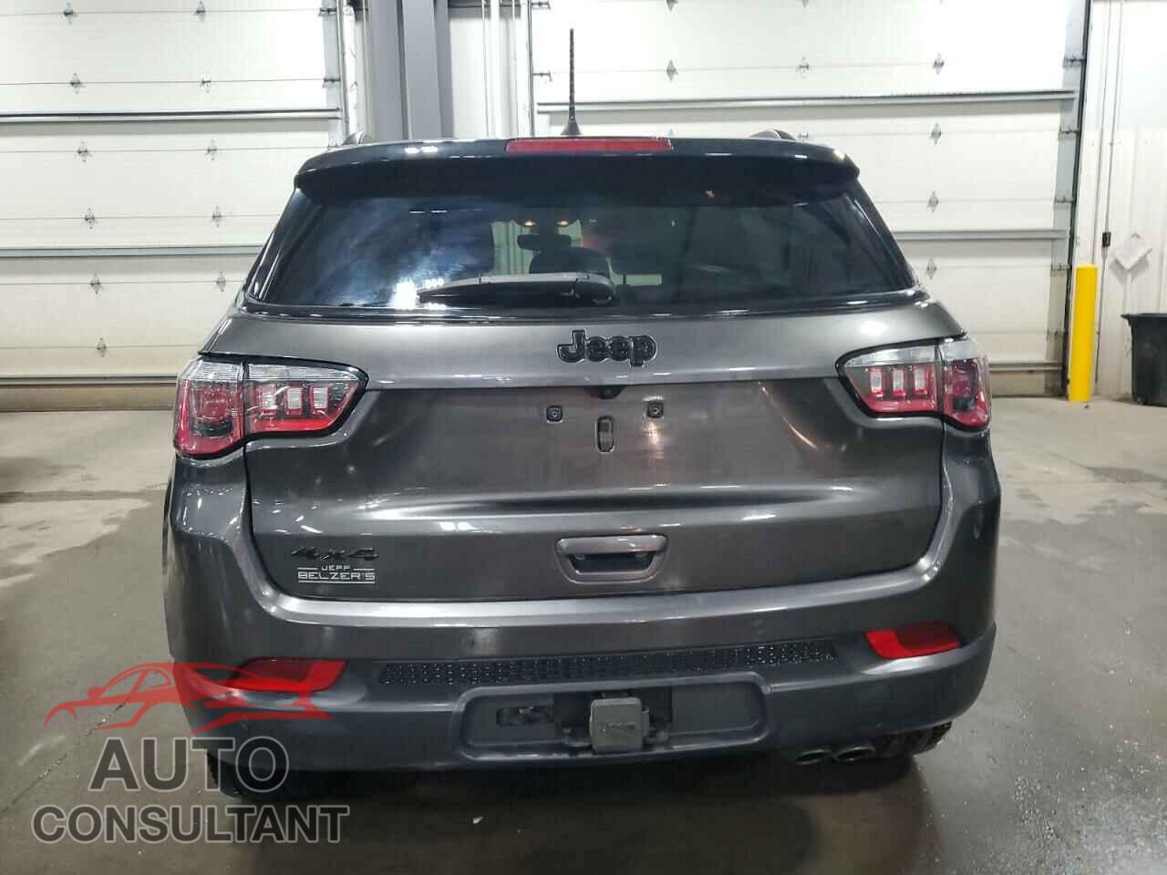 JEEP COMPASS 2018 - 3C4NJDBB8JT304500