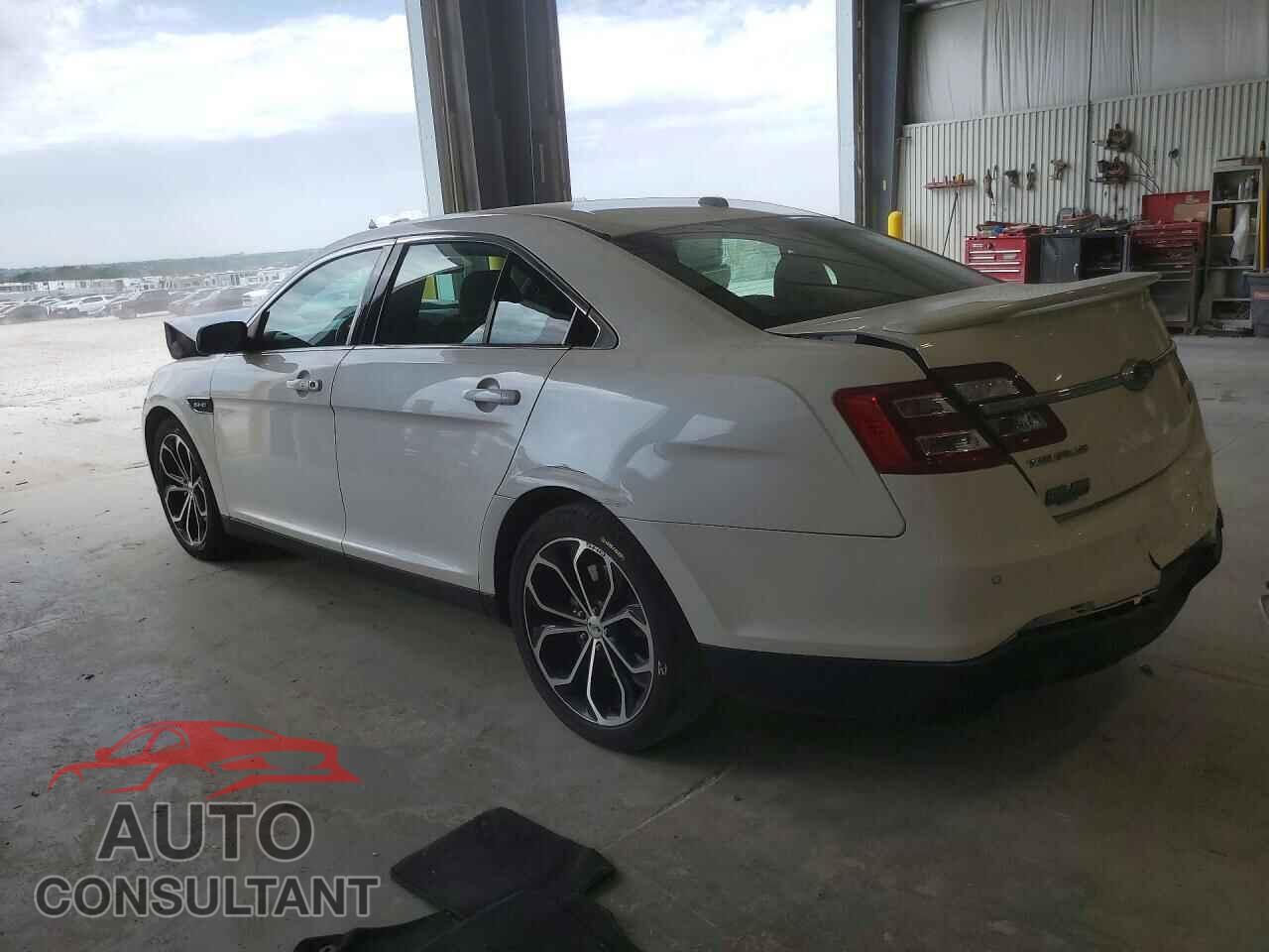 FORD TAURUS 2018 - 1FAHP2KT0JG118064