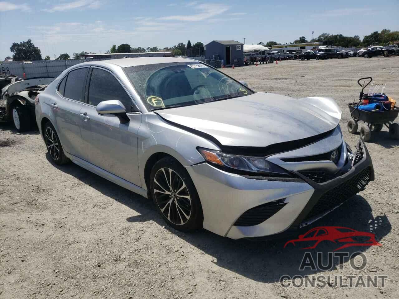 TOYOTA CAMRY 2018 - 4T1B11HK1JU520280