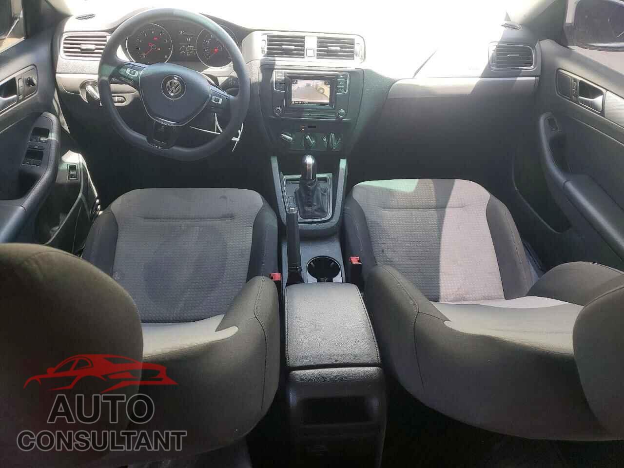 VOLKSWAGEN JETTA 2017 - 3VW2B7AJXHM389352