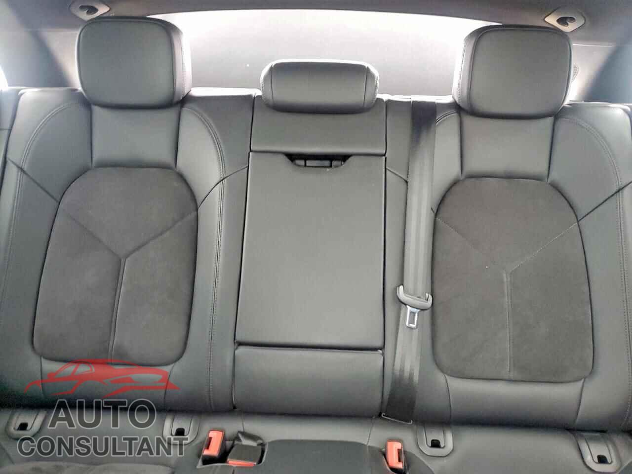 PORSCHE MACAN 2017 - WP1AA2A56HLB08039