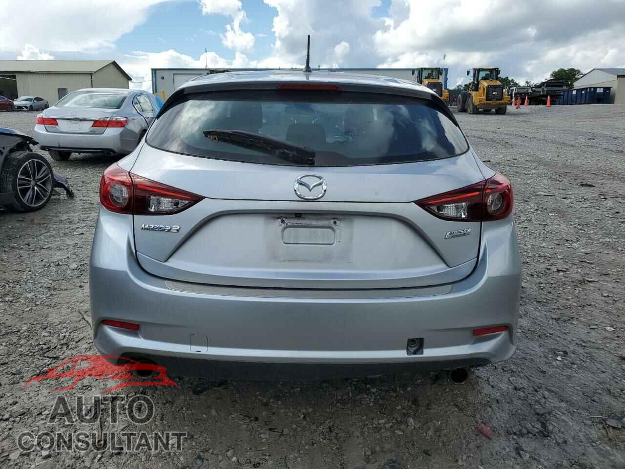 MAZDA 3 2018 - 3MZBN1L30JM164074